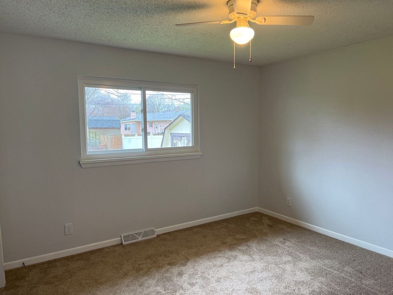 808 Hackberry Rd - Photo 5 of 9