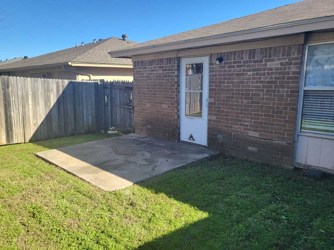 3700 Hulen Park Cir - Photo 2 of 23