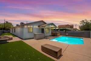 featured image of 1122 E 7th St