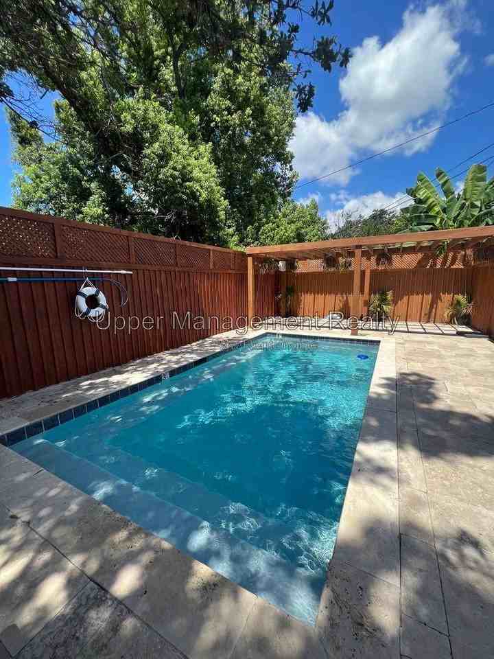 1128 Adams St - Photo 2 of 14
