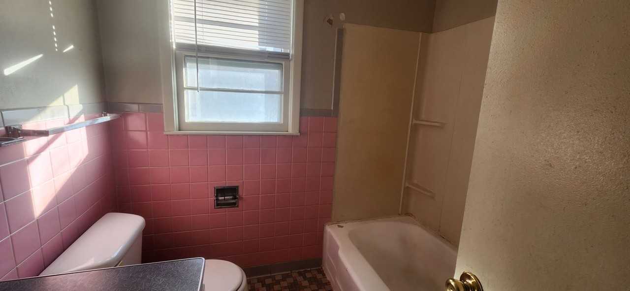 146 N Gow St - Photo 3 of 7