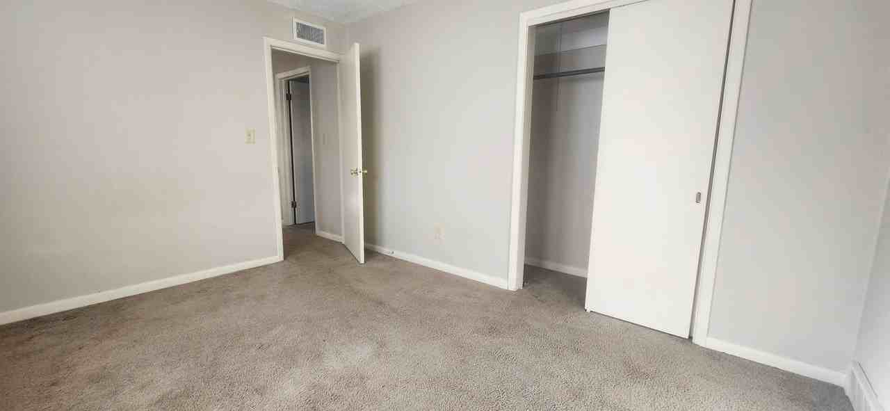 146 N Gow St - Photo 4 of 7