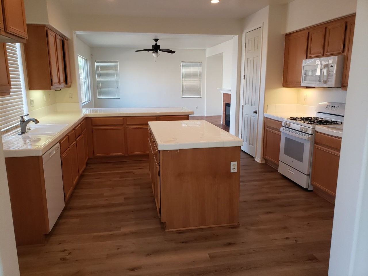 1599 Alberhill St - Photo 4 of 26