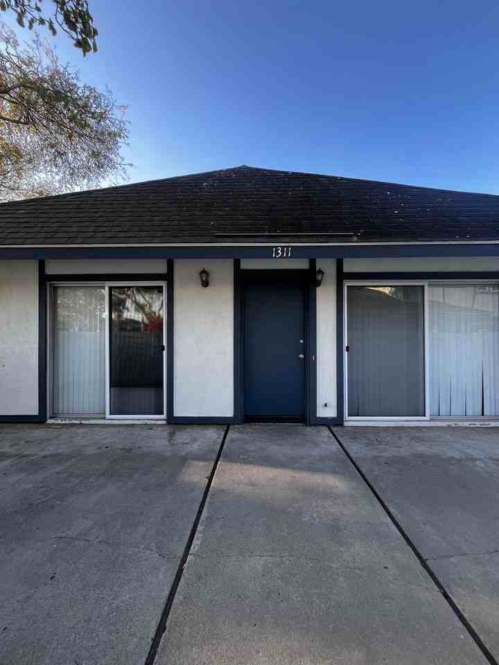 1311 Alturas St - Photo 2 of 9