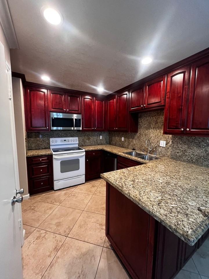 1311 Alturas St - Photo 4 of 9