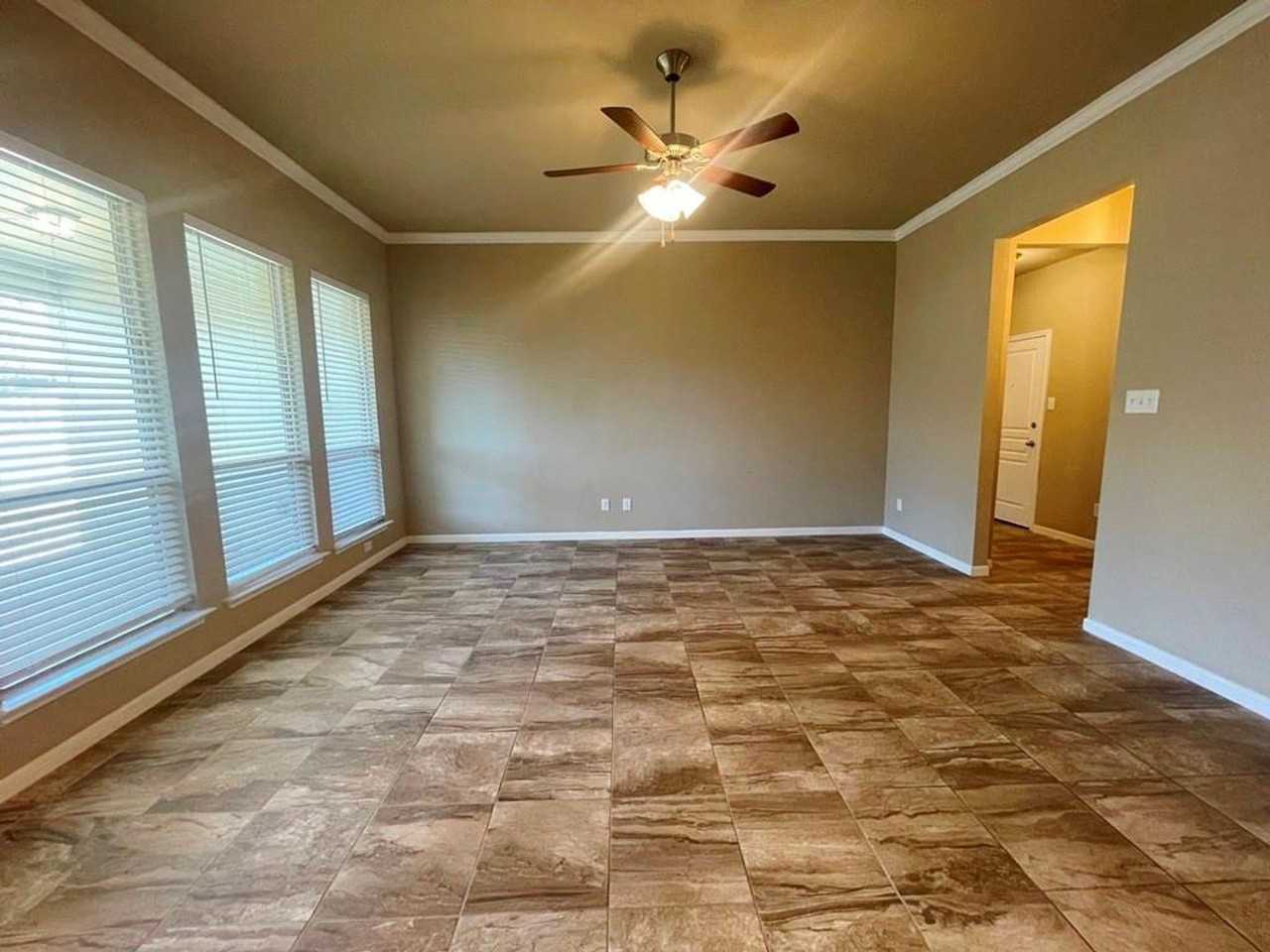 5820 Blackstone Dr - Photo 5 of 40