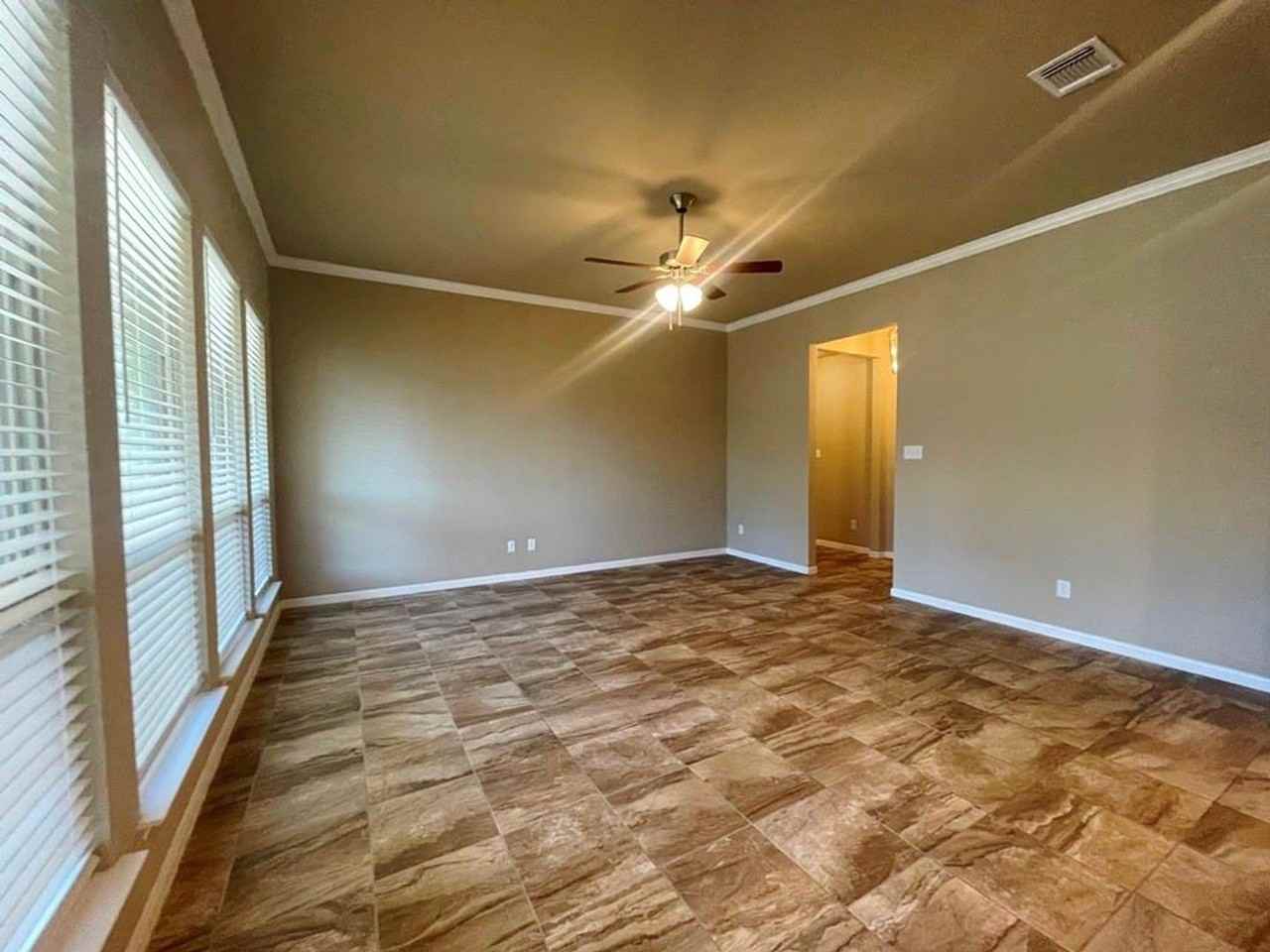5820 Blackstone Dr - Photo 6 of 40