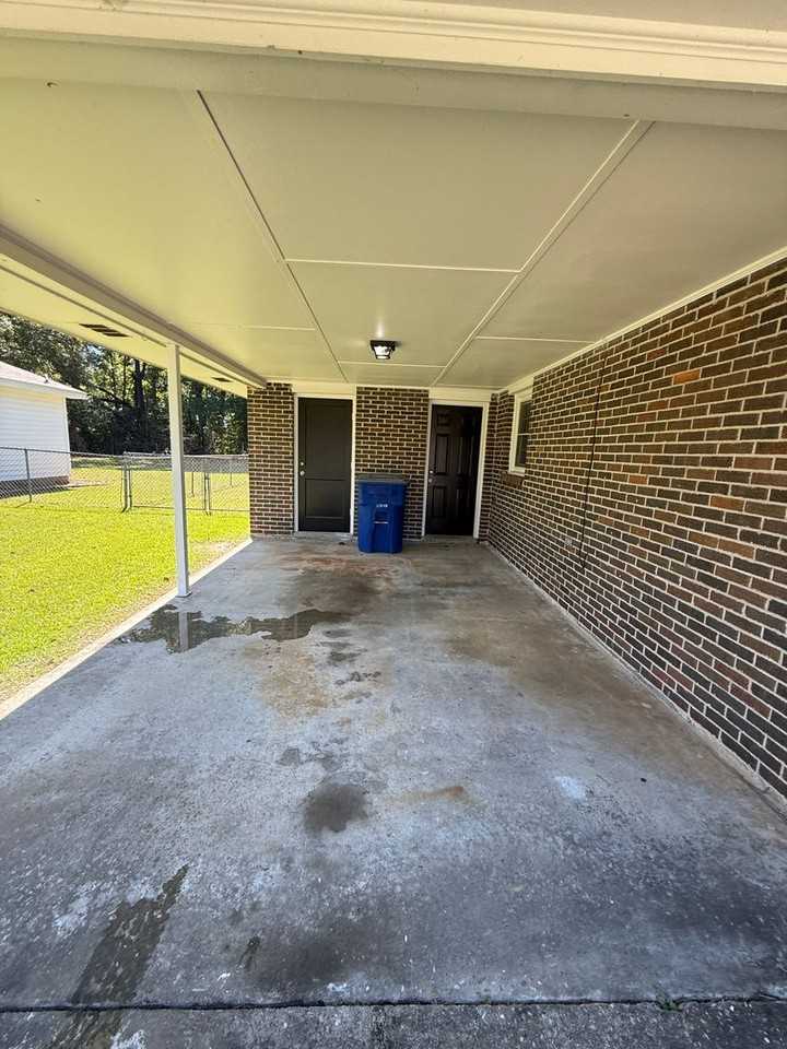 215 Ross Rd - Photo 4 of 19