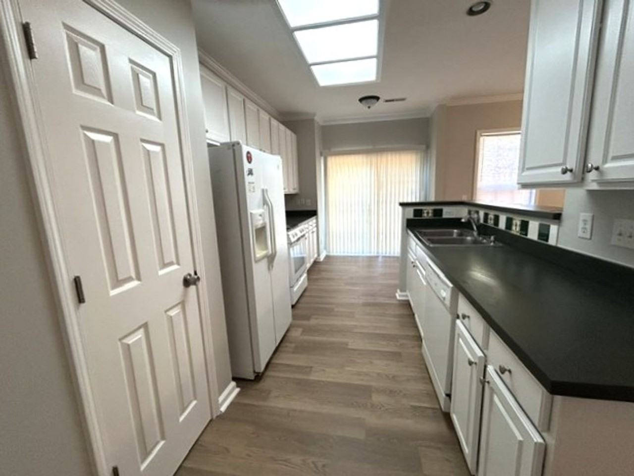 2404 Valley Haven Dr - Photo 3 of 11