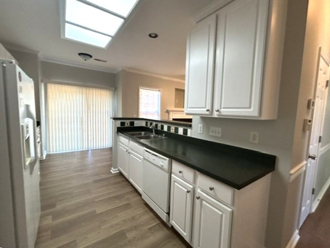 2404 Valley Haven Dr - Photo 5 of 11