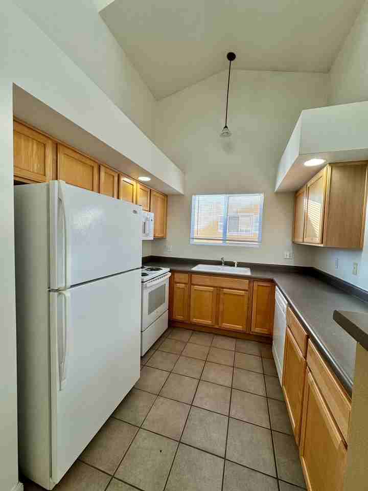 512 Lucca Dr - Photo 4 of 16