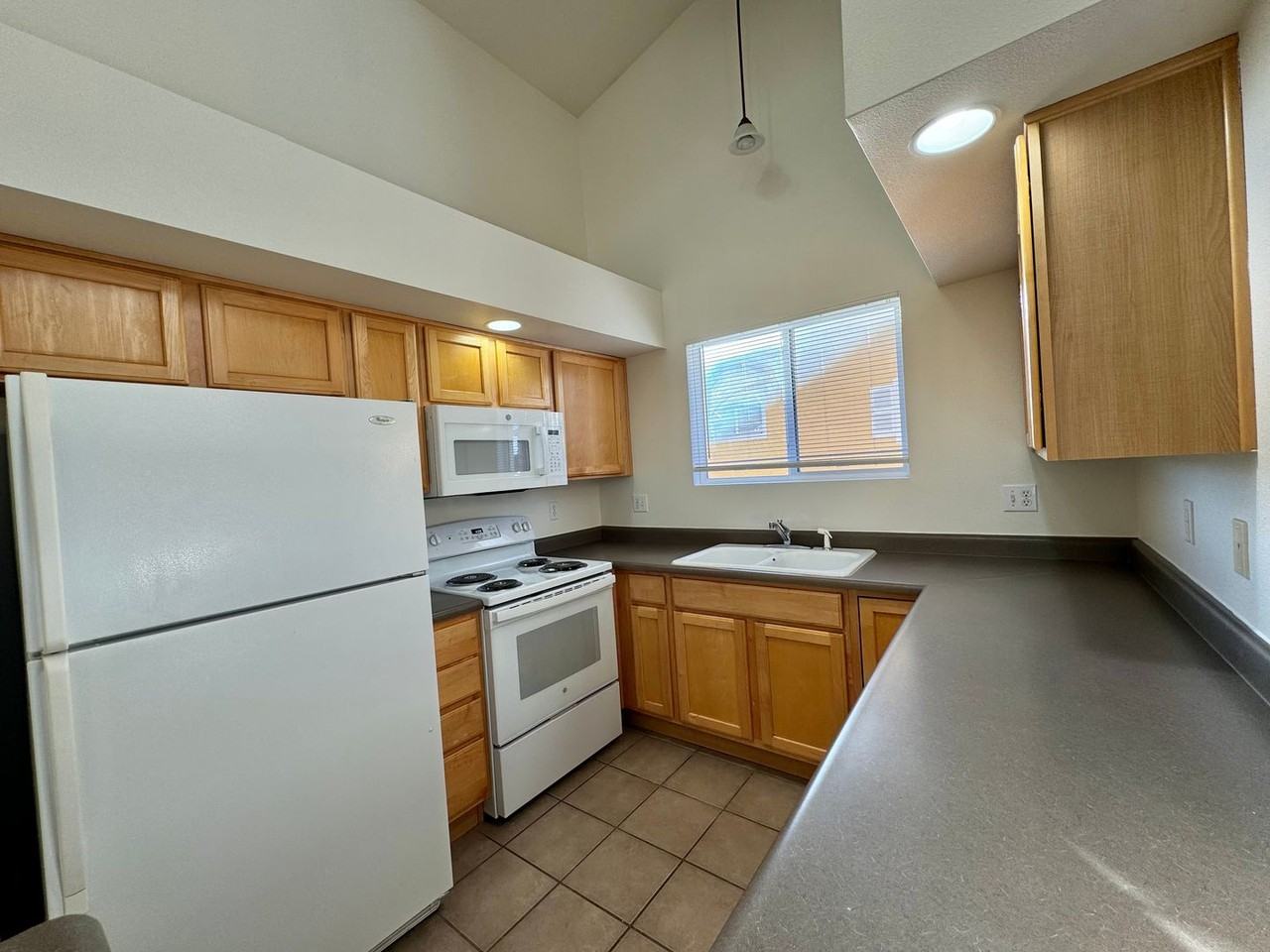512 Lucca Dr - Photo 5 of 16
