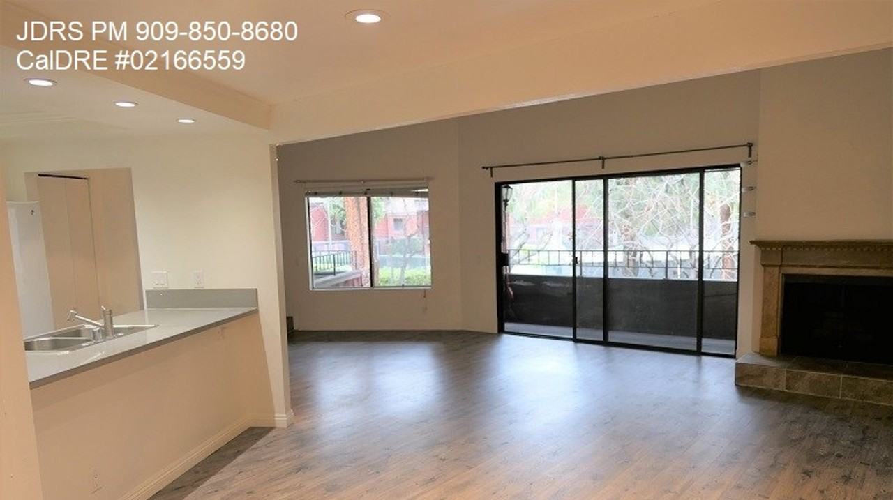 314 S Prospectors Rd #19 - Photo 3 of 9