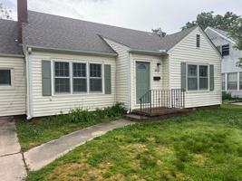 featured image of 910 N Grand Ave