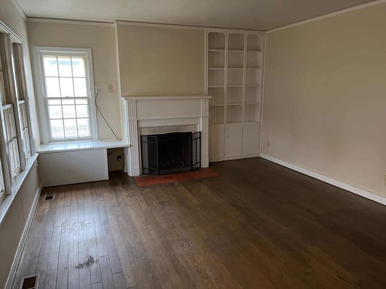 910 N Grand Ave - Photo 3 of 26