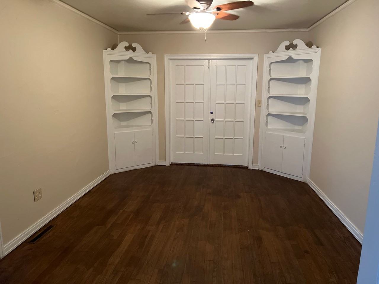 910 N Grand Ave - Photo 5 of 26