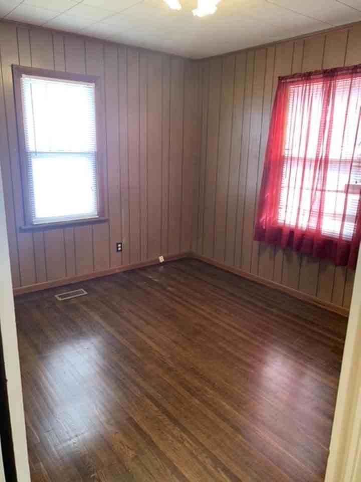 1406 E Missouri St - Photo 3 of 10