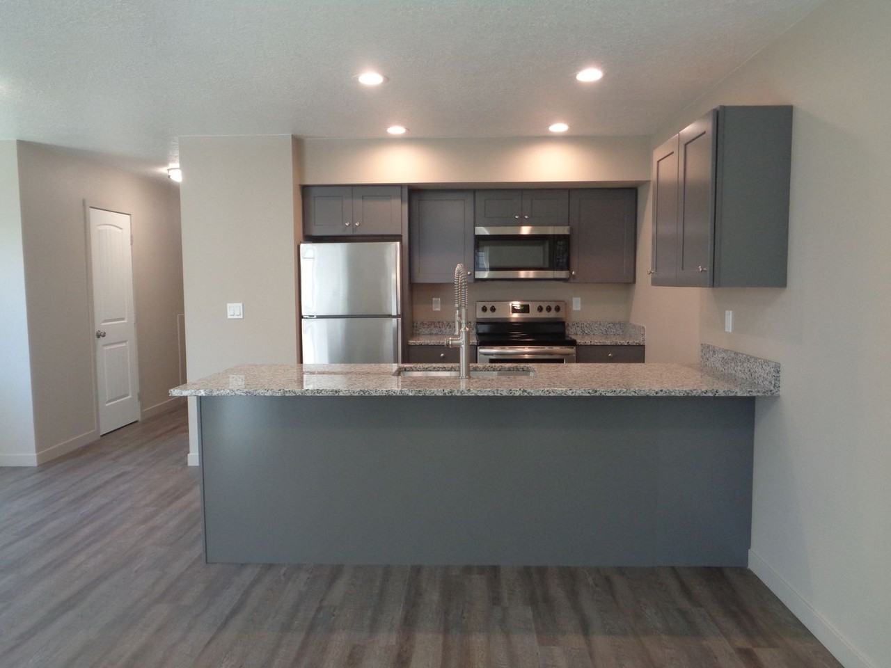 436 W Rose St - Photo 2 of 11