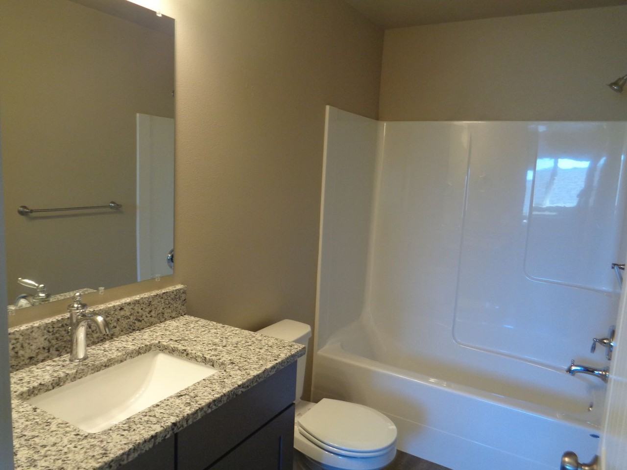 436 W Rose St - Photo 4 of 11