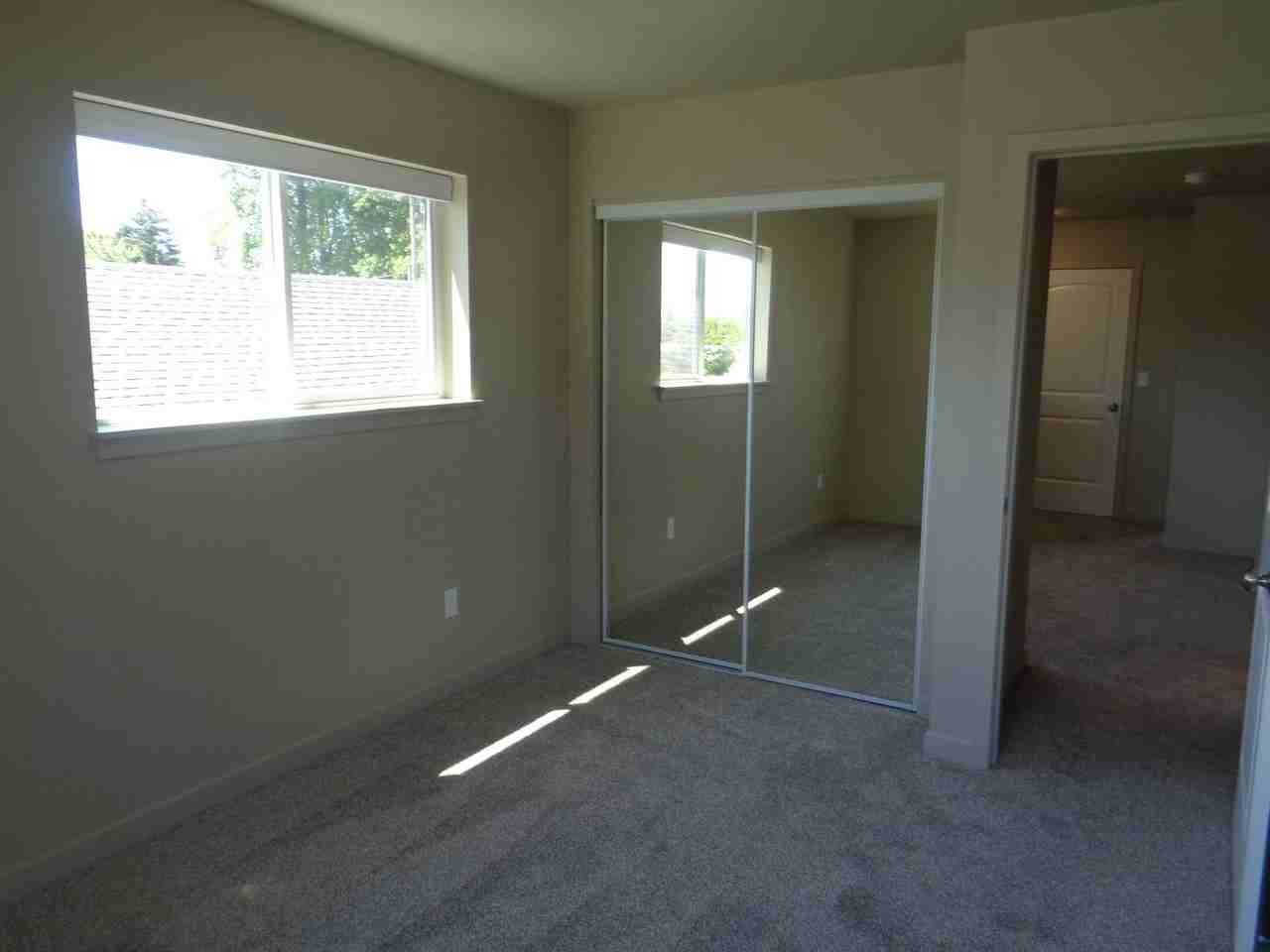 436 W Rose St - Photo 5 of 11
