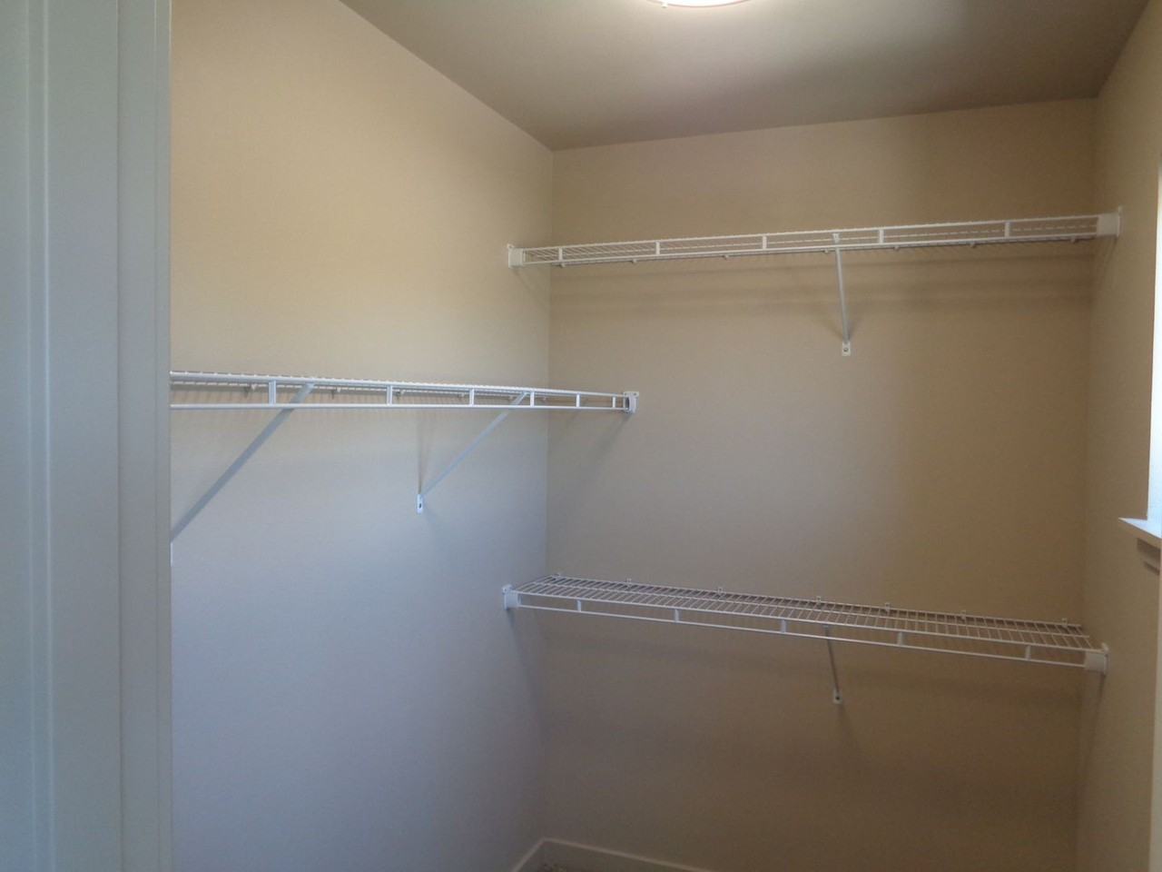 436 W Rose St - Photo 6 of 11