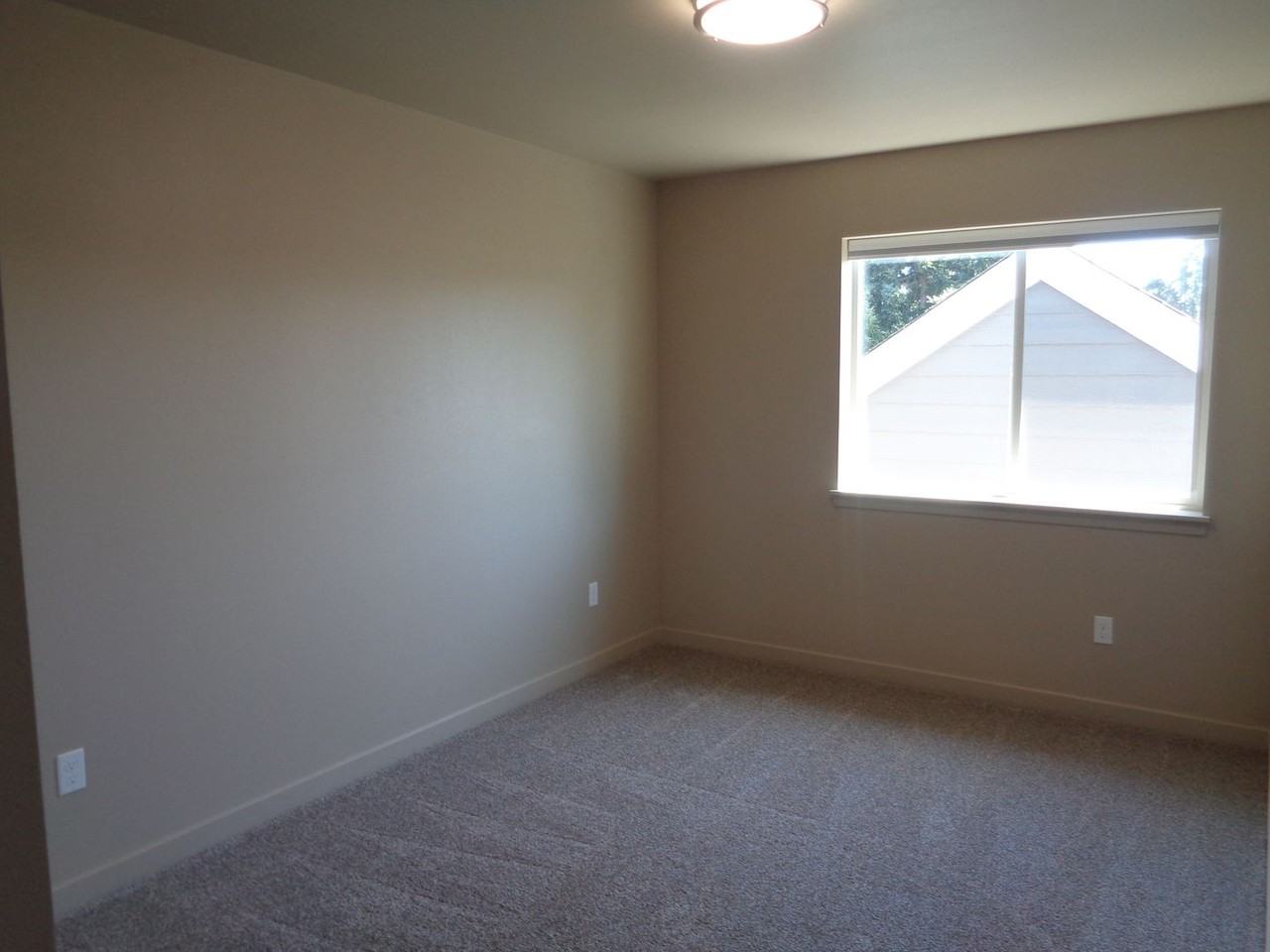 436 W Rose St - Photo 7 of 11