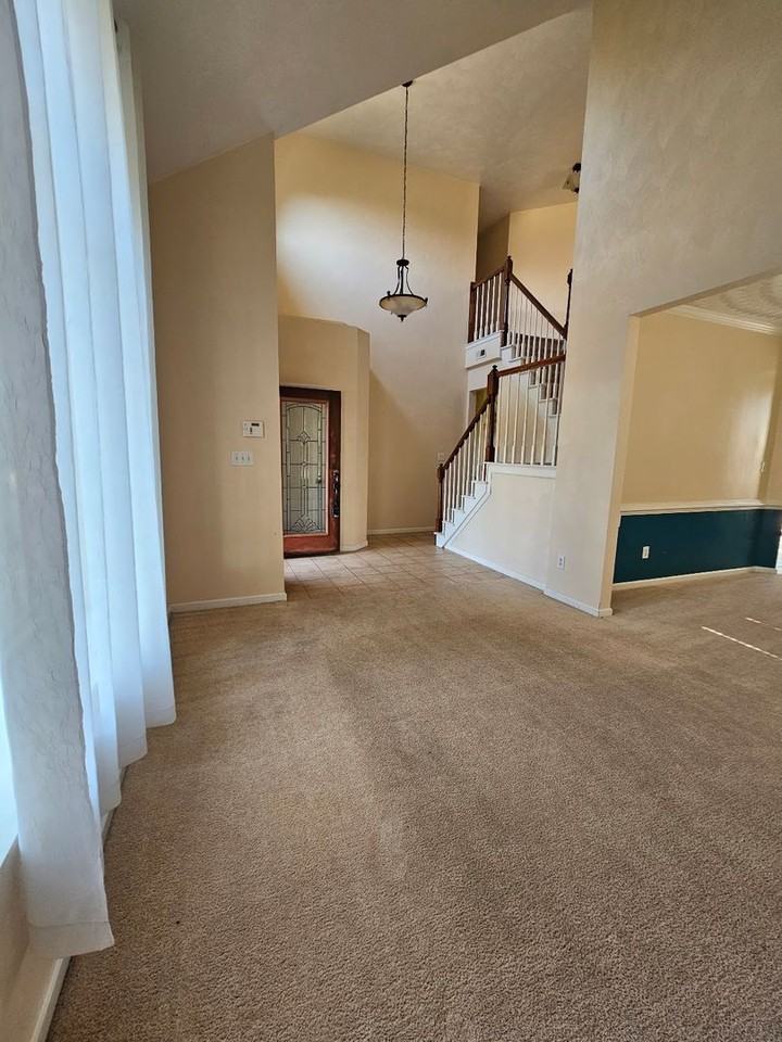 5916 5916 Hampshire Green St. - Photo 5 of 36