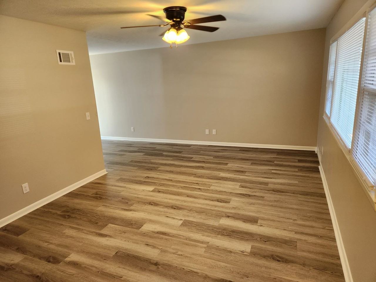 7410 Decatur St - Photo 2 of 15