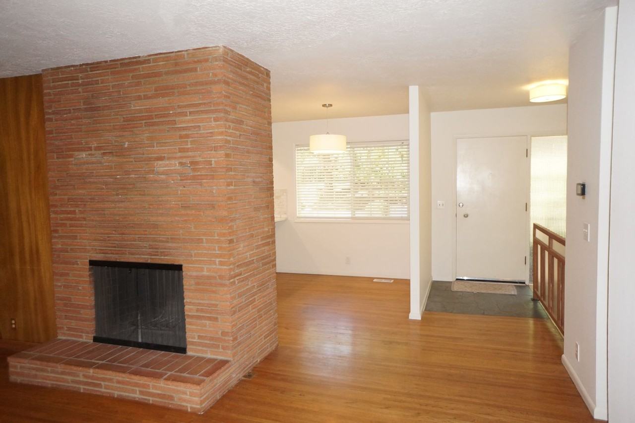4020 Sw Lee St - Photo 4 of 45