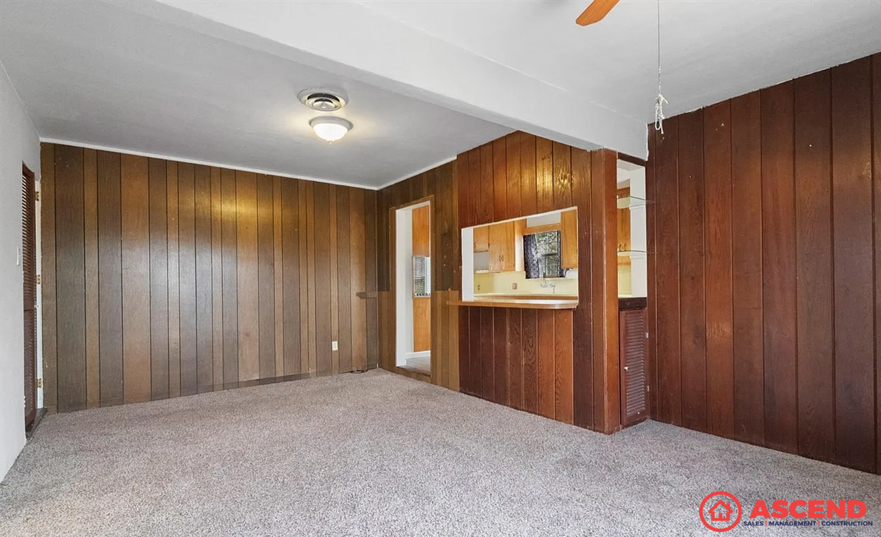 2421 Truxtun Ave - Photo 4 of 16