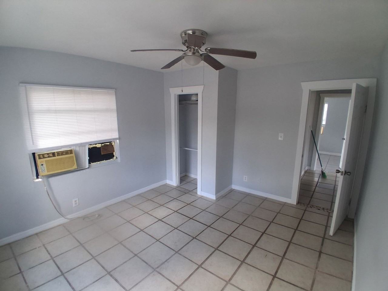 304 S Adelle Ave - Photo 4 of 6