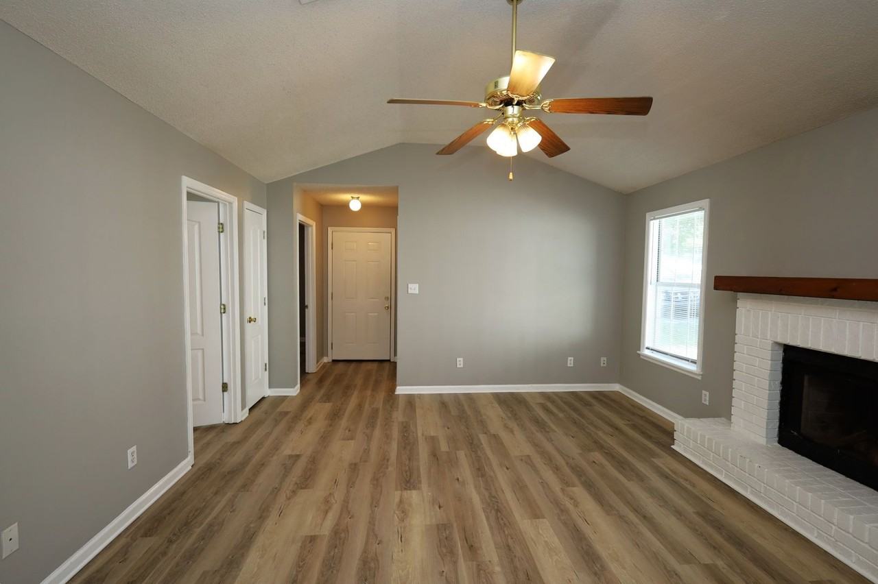 1332 Edgewood Dr - Photo 2 of 21