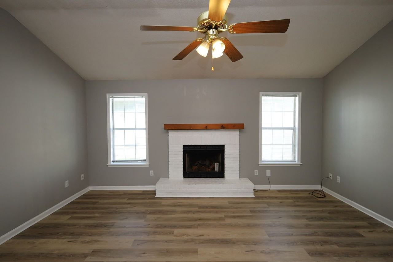 1332 Edgewood Dr - Photo 3 of 21