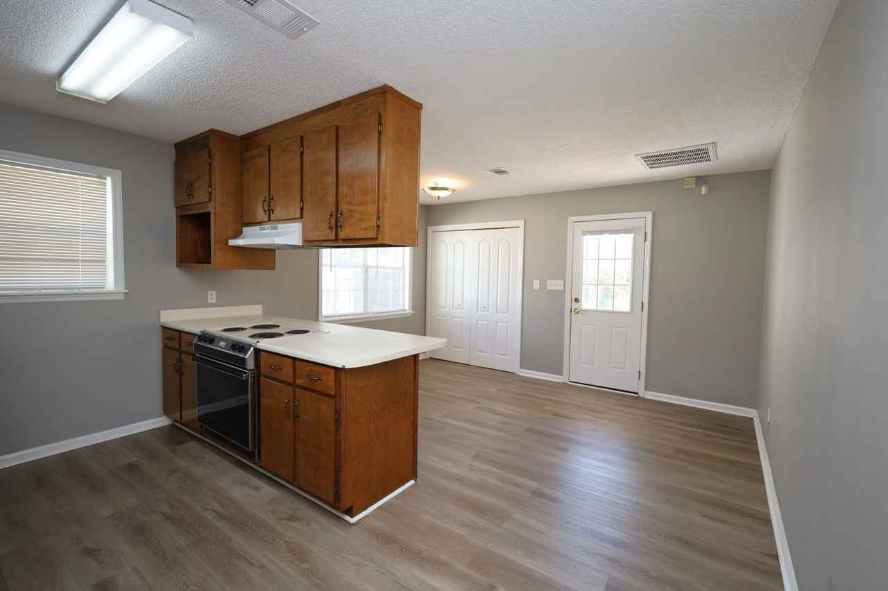 1332 Edgewood Dr - Photo 5 of 21