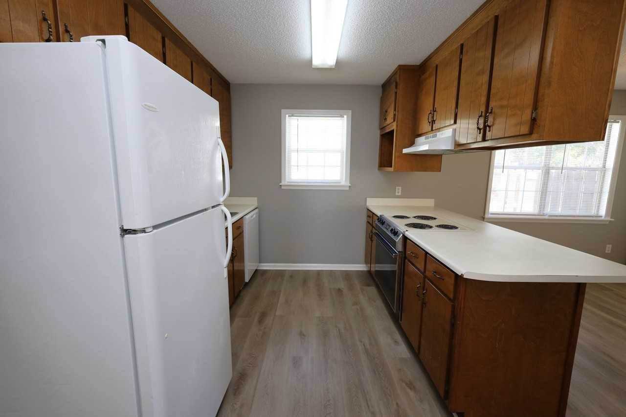 1332 Edgewood Dr - Photo 7 of 21