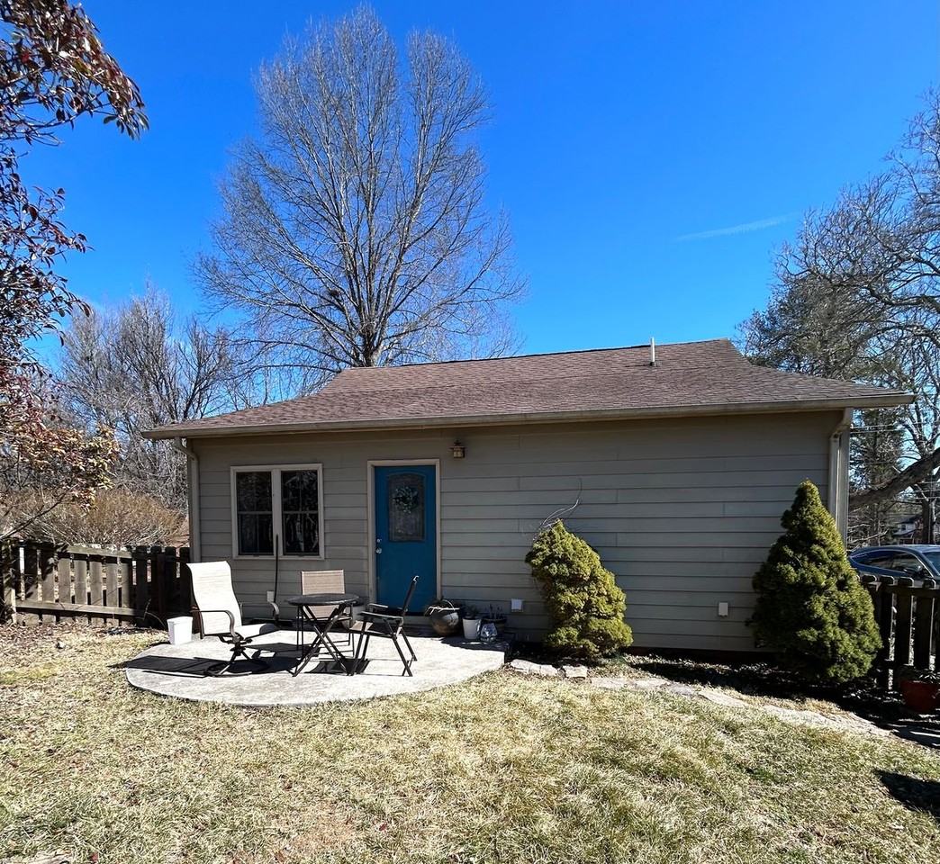 1016 Draper Rd Sw - Photo 3 of 15