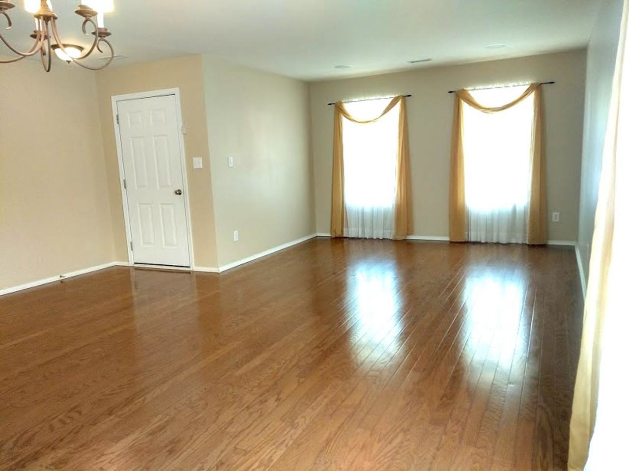 1008 Breeze Ln - Photo 2 of 21