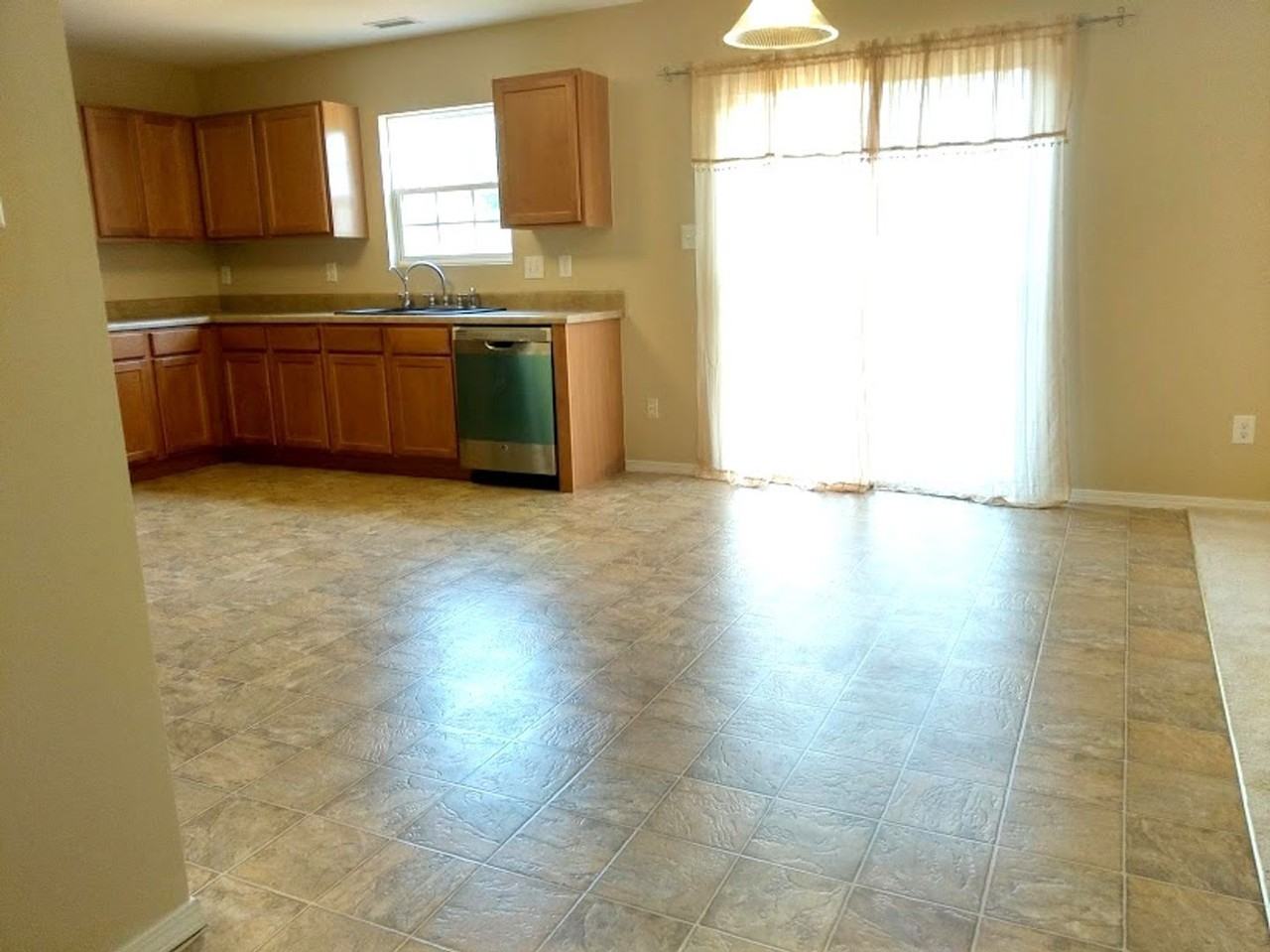 1008 Breeze Ln - Photo 6 of 21