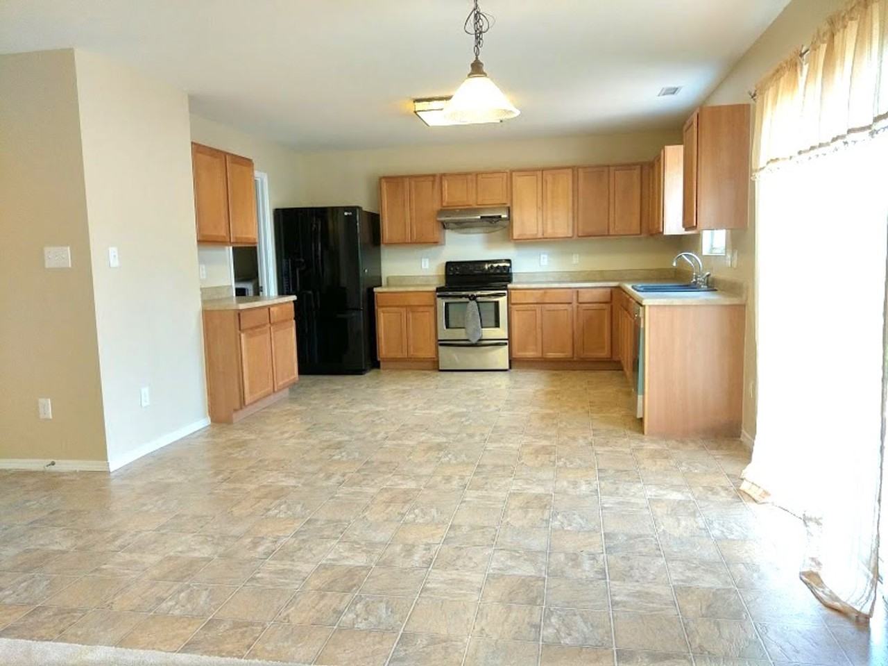 1008 Breeze Ln - Photo 7 of 21