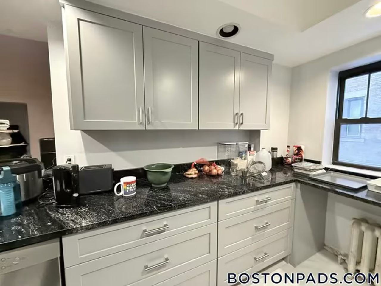 452 Park Dr - Photo 3 of 15