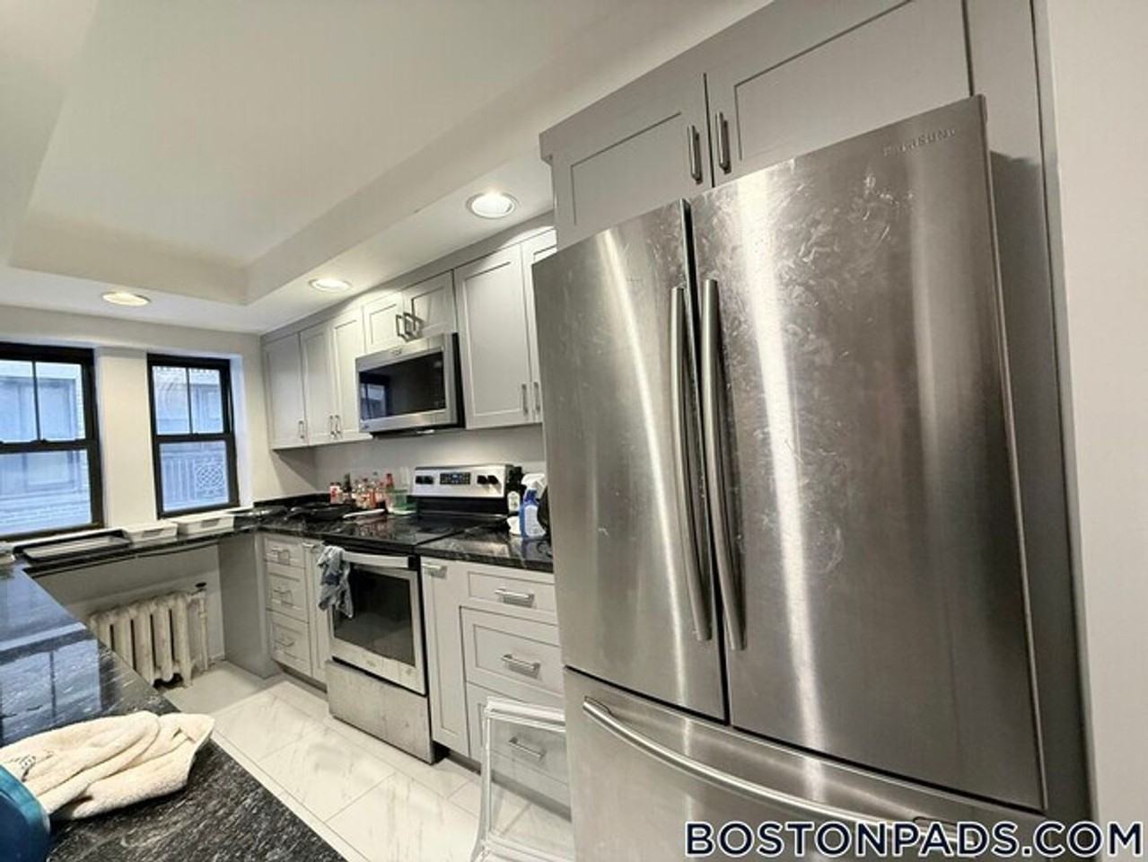452 Park Dr - Photo 4 of 15