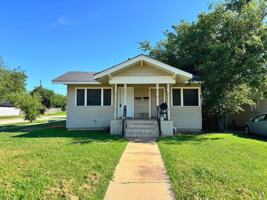 featured image of 1652 Collins Ave