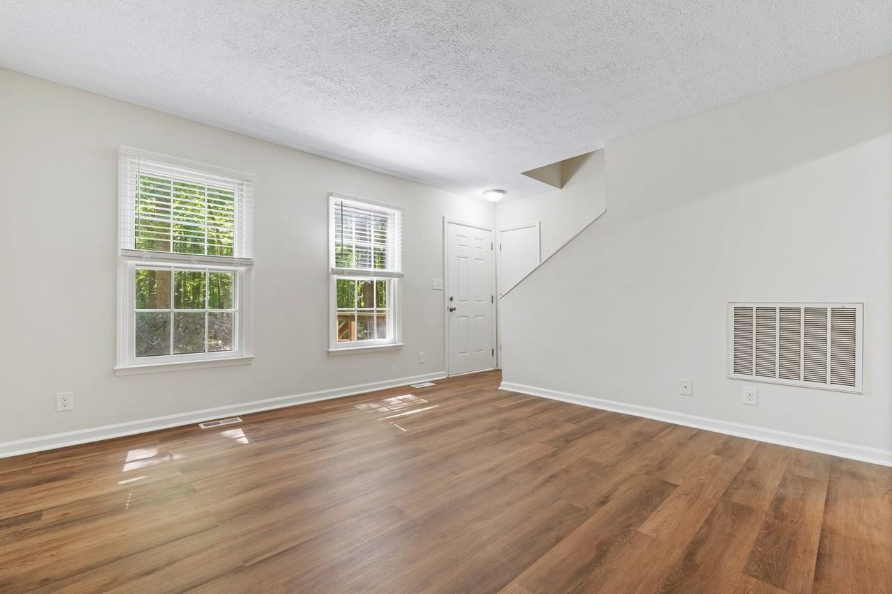 1215 Brick Ln - Photo 3 of 21