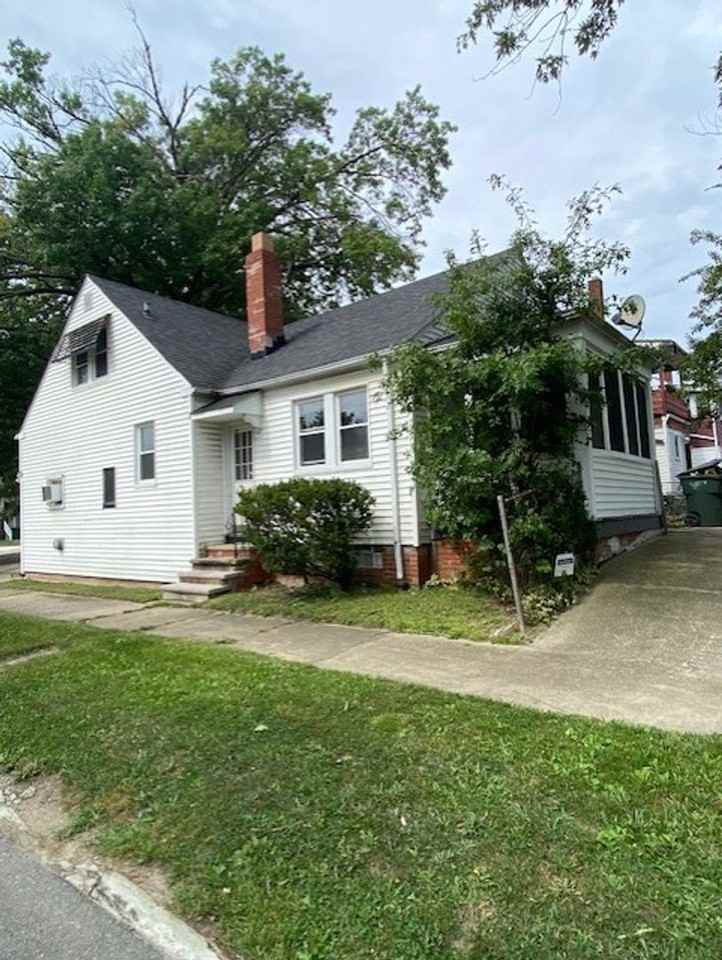 4423 E 131st St - Photo 3 of 15