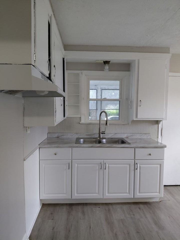 4423 E 131st St - Photo 5 of 15