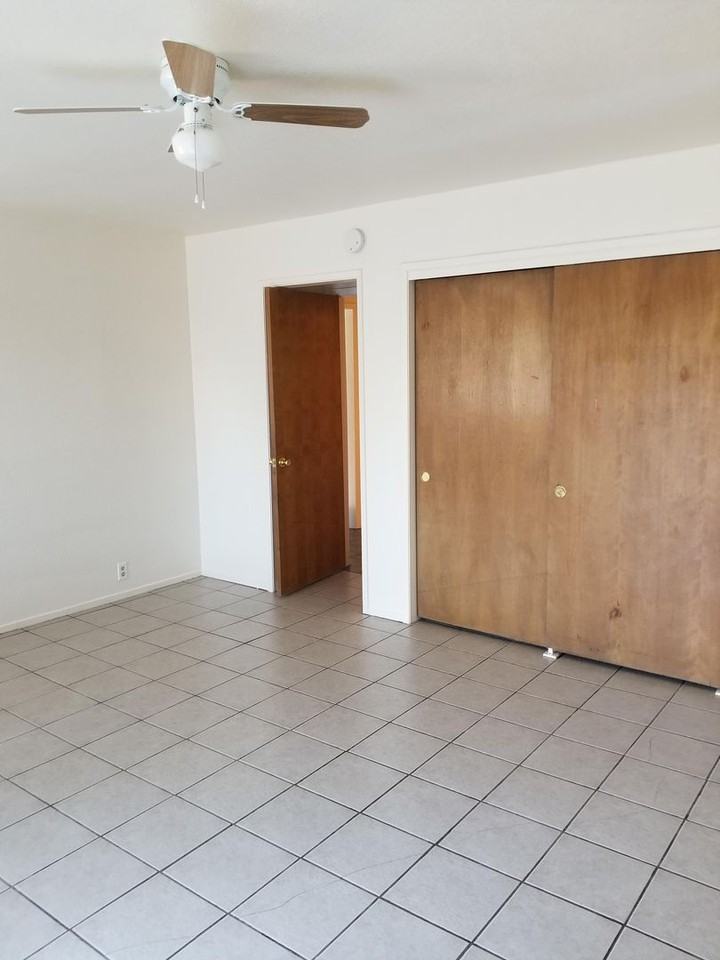 2836 W Mission Ct - Photo 6 of 11
