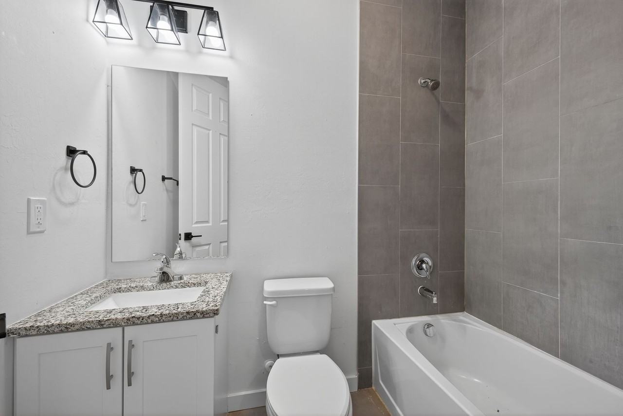 424 Nw 4th Ter - Photo 7 of 14