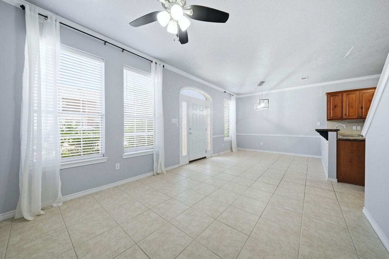 405 Forest Ridge Dr - Photo 7 of 32