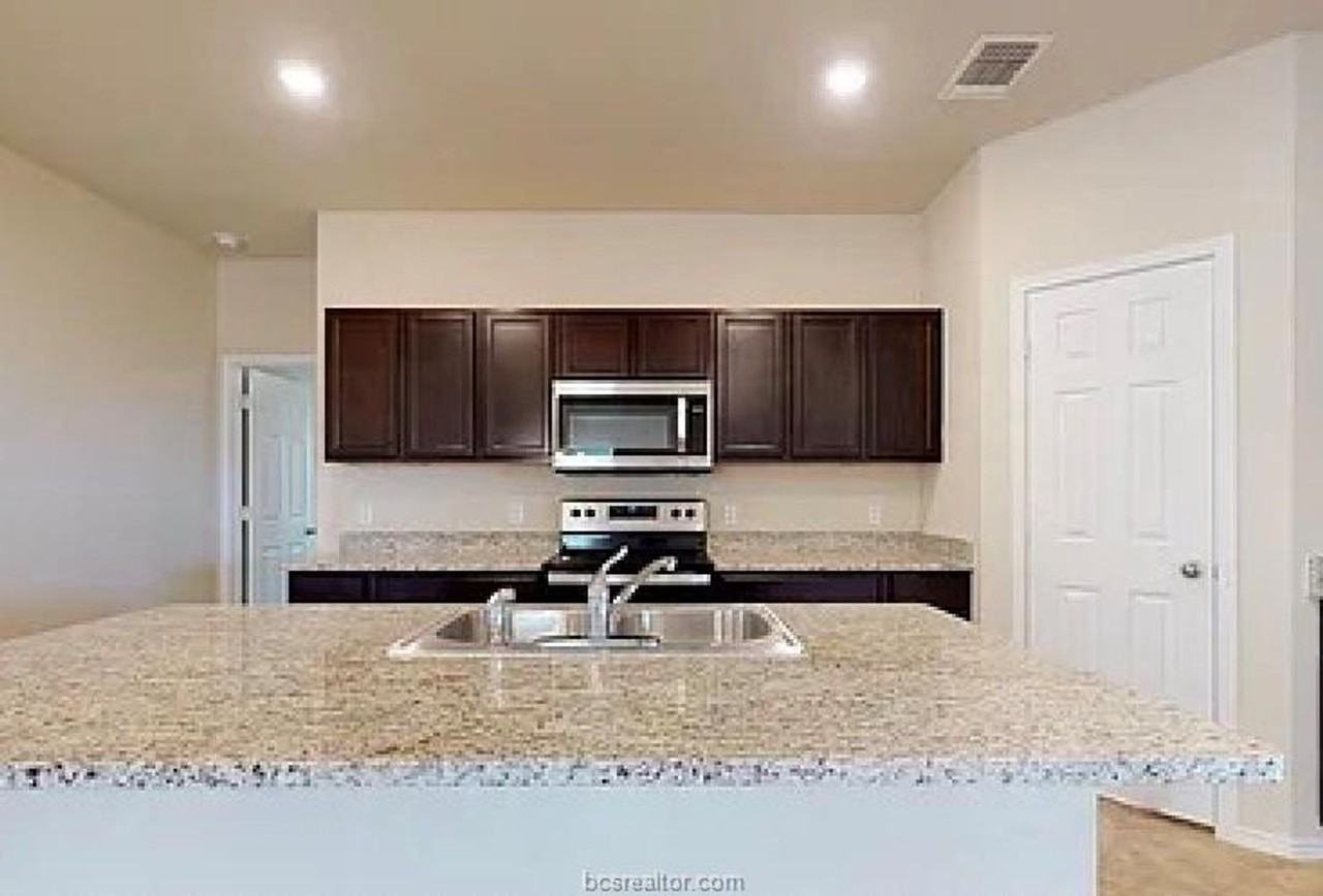 8016 Front Nine Ln - Photo 5 of 15