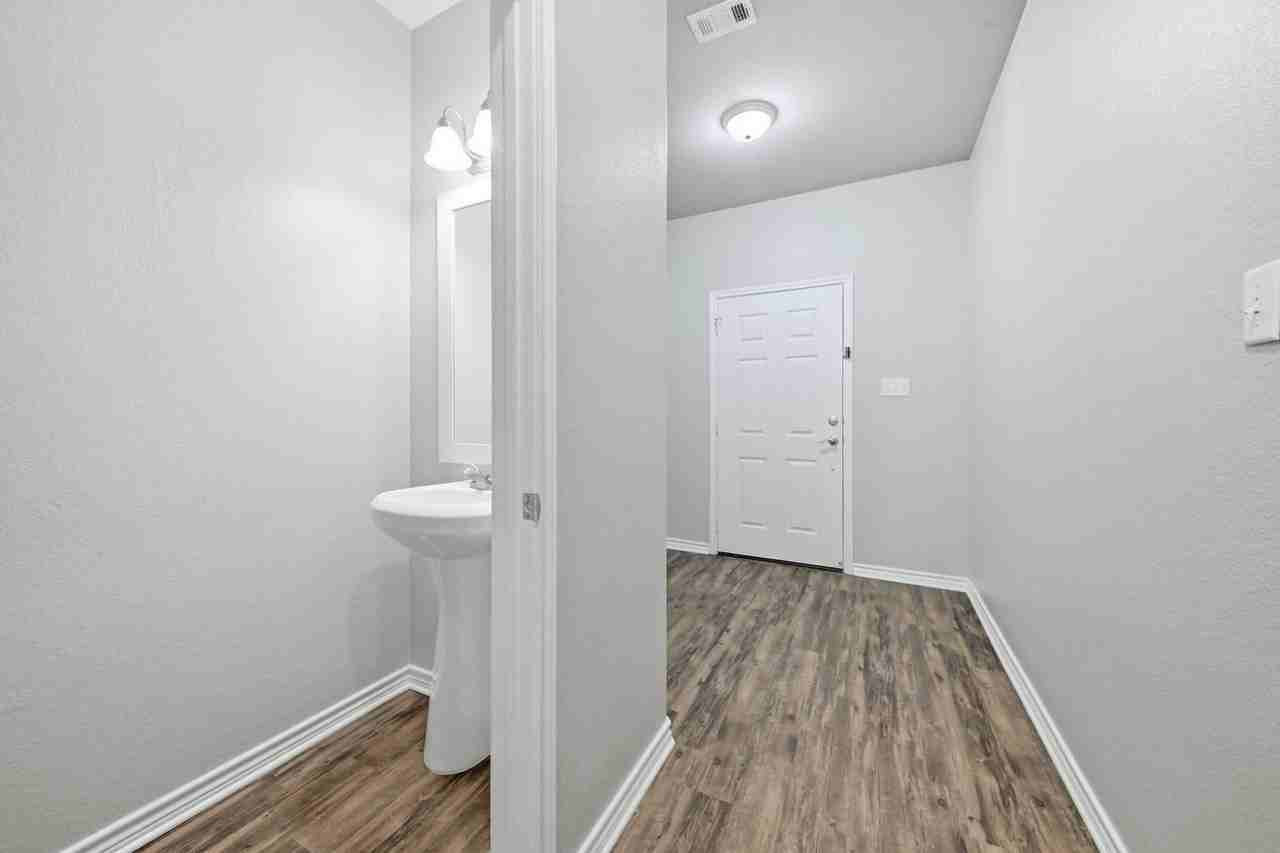 3414 Summerway Dr - Photo 4 of 32
